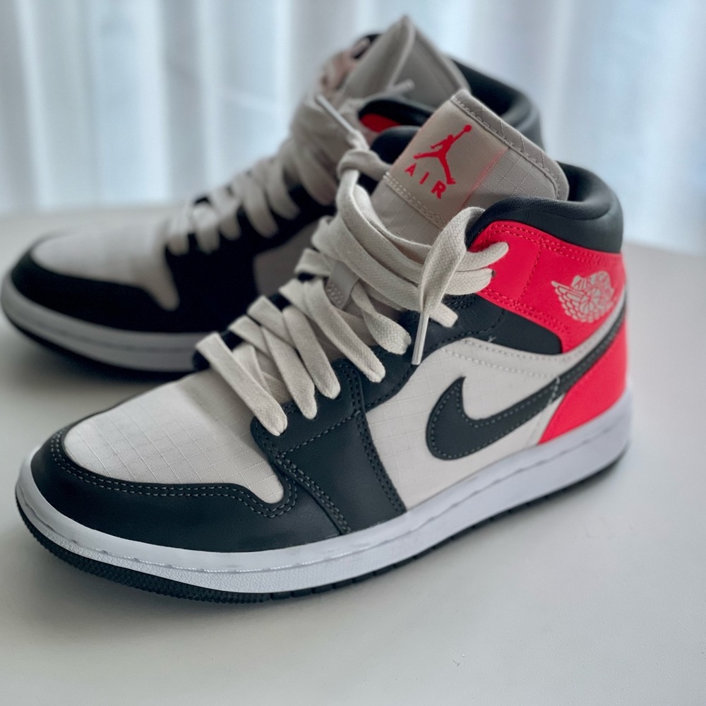 Air Jordan 1 Mid SE